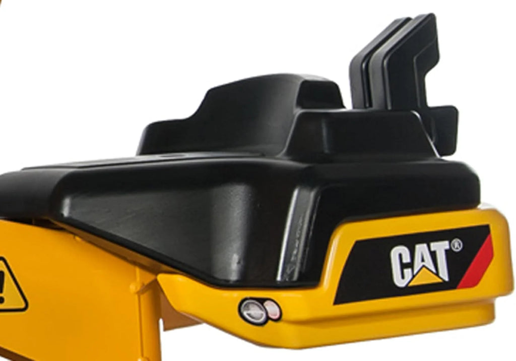 The building vehicle riding toy with a traction pedal and a 360-degree metal excavator is suitable for children over 3 years old.